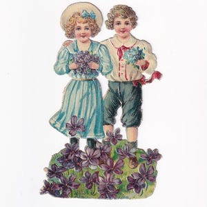 Mädchen und Junge mit Veilchen und Vergissmeinnicht, antike Oblate