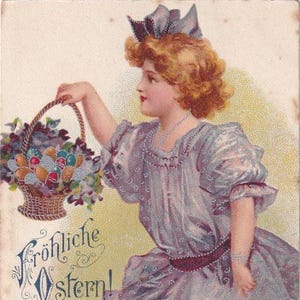 Ragazza con uova di Pasqua colorate e argentate in un cestino, antica cartolina tedesca