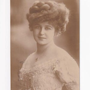 Georg Gerlach : Betty Darmand, l'actrice au collier, carte postale allemande ancienne