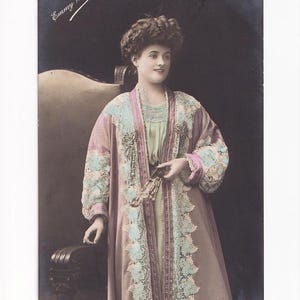 Emmy Wehlen, aktorka i piosenkarka z płaszczem i wachlarzem, stara niemiecka pocztówka, wysłana w 1908 r.