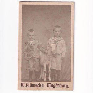 Jongens met geit, Duitse bezoekfoto (Walter Plümecke, Magdeburg)