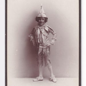 Kind als Clown, Schweizer Kabinettfoto (Jacques Weiss, Basel)