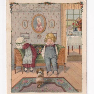Pauli Ebner : Chien observant des enfants qui se disputent sur un canapé, carte postale autrichienne ancienne, envoyée en 1918