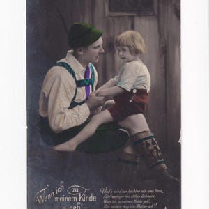 Padre bávaro con su hijo, postal alemana antigua, enviada en 1920