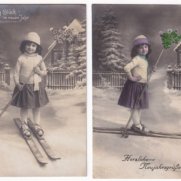 Fille sur des skis devant la maison, 2 cartes postales anciennes d'Allemagne