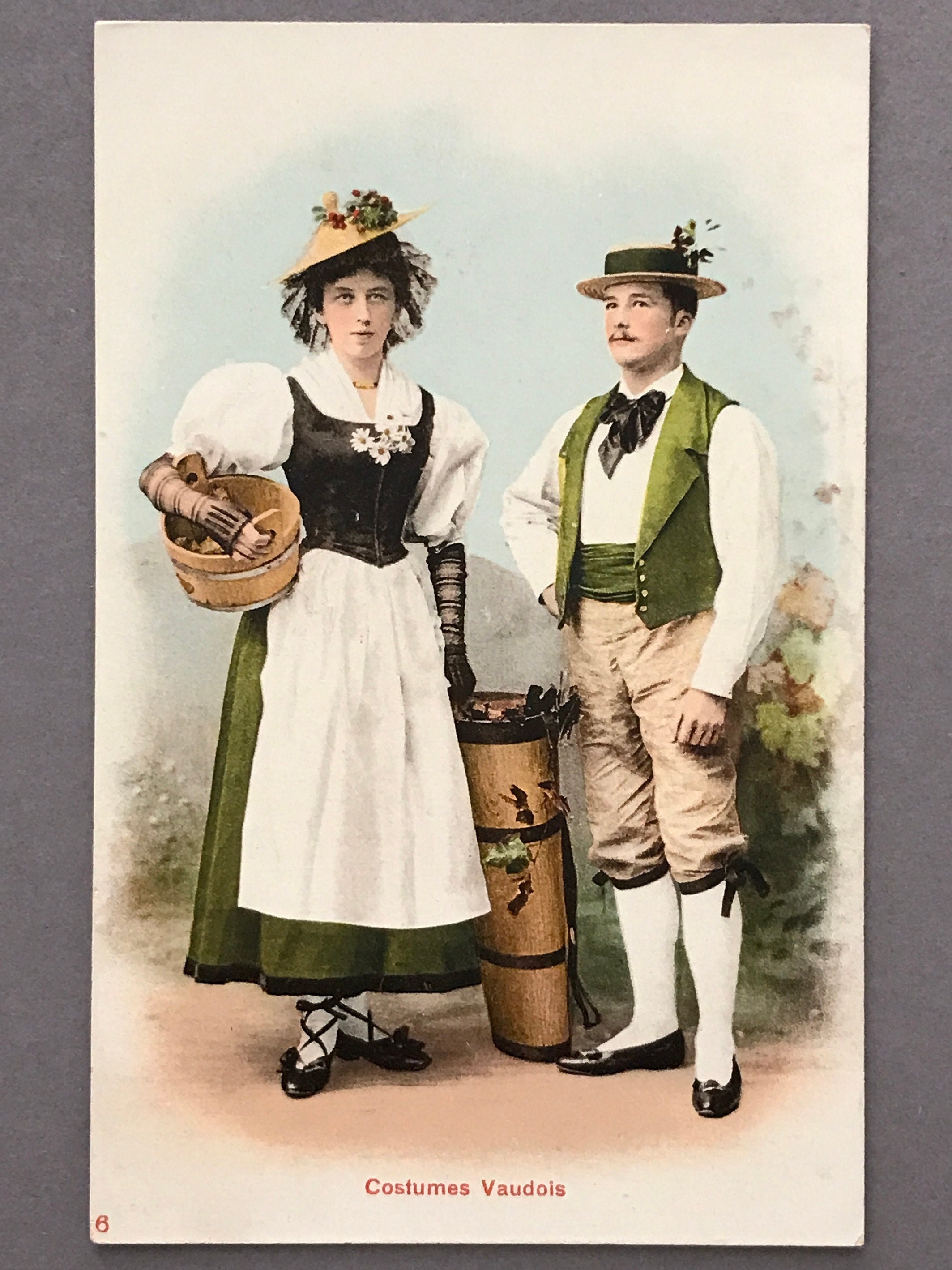 Homme et femme en costume traditionnel vaudois carte postale - Etsy Canada