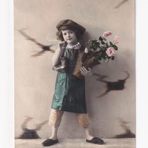 Zigarre rauchender Schusterjunge, antike deutsche Postkarte, 1915 versendet