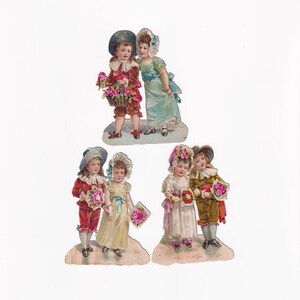 Kinderpaare mit Hüten und Bouquets, 3 antike Oblaten