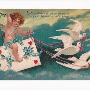 Fliegender Amor mit Tauben, geprägte antike Postkarte, 1909 versendet