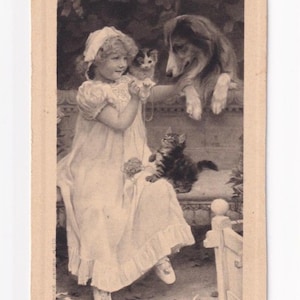 A.J. Elsley: Mit zwei Kätzchen und einem Collie spielendes Mädchen, antike Postkarte, unbenutzt