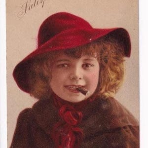 Zigarre rauchender Junge mit Hut, antike englische Postkarte, 1908 versendet