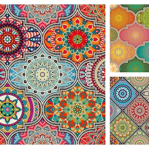 Puede incluir: Un conjunto de tres patrones sin costuras coloridos que presentan intrincados diseños de mandalas. Los patrones están en tonos de azul, verde, rojo, naranja, amarillo y morado. Los patrones son perfectos para usar en telas, papel tapiz u otras aplicaciones decorativas.