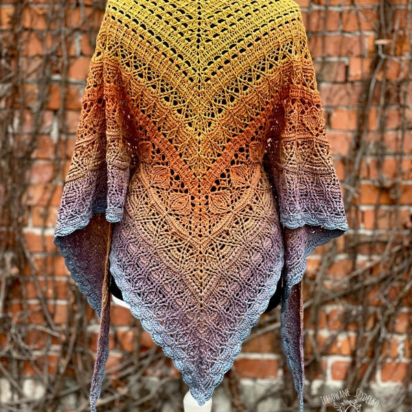 Crochet pattern,triangle pattern,pdf file,digital pattern,charted pattern,crochet shawl,crochet shawl,shawl pattern,pattern,Sorpresa
