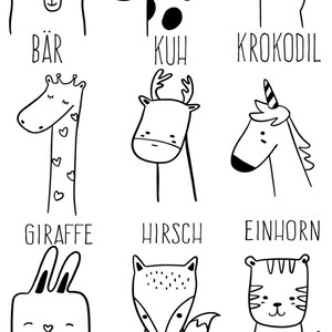 Puede incluir: Dibujos en blanco y negro de varios animales, incluyendo un oso, una vaca, un cocodrilo, una jirafa, un ciervo, un unicornio, un gato, un zorro y un tigre. Cada animal tiene una etiqueta en alem&aacute;n debajo.