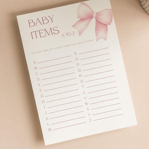 Baby Items de A à Z Cartes de jeu pour baby shower | Alphabet des prénoms | Nœuds roses | Coquette | Simple | Petite fille | Révéler le genre | Jeux de douche | BOW102