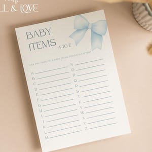 Baby Items de A à Z Cartes de jeu pour baby shower | Alphabet des prénoms | Noeuds bleus | Coquette | Simple | Bébé garçon | Révéler le genre | Jeux de douche | BOW103