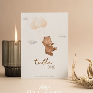 Numéros de table de baby shower personnalisés | Ours en peluche | Révélation du genre | Neutre | Ballons | Forêt | Décor de douche | Attendez à peine | T101