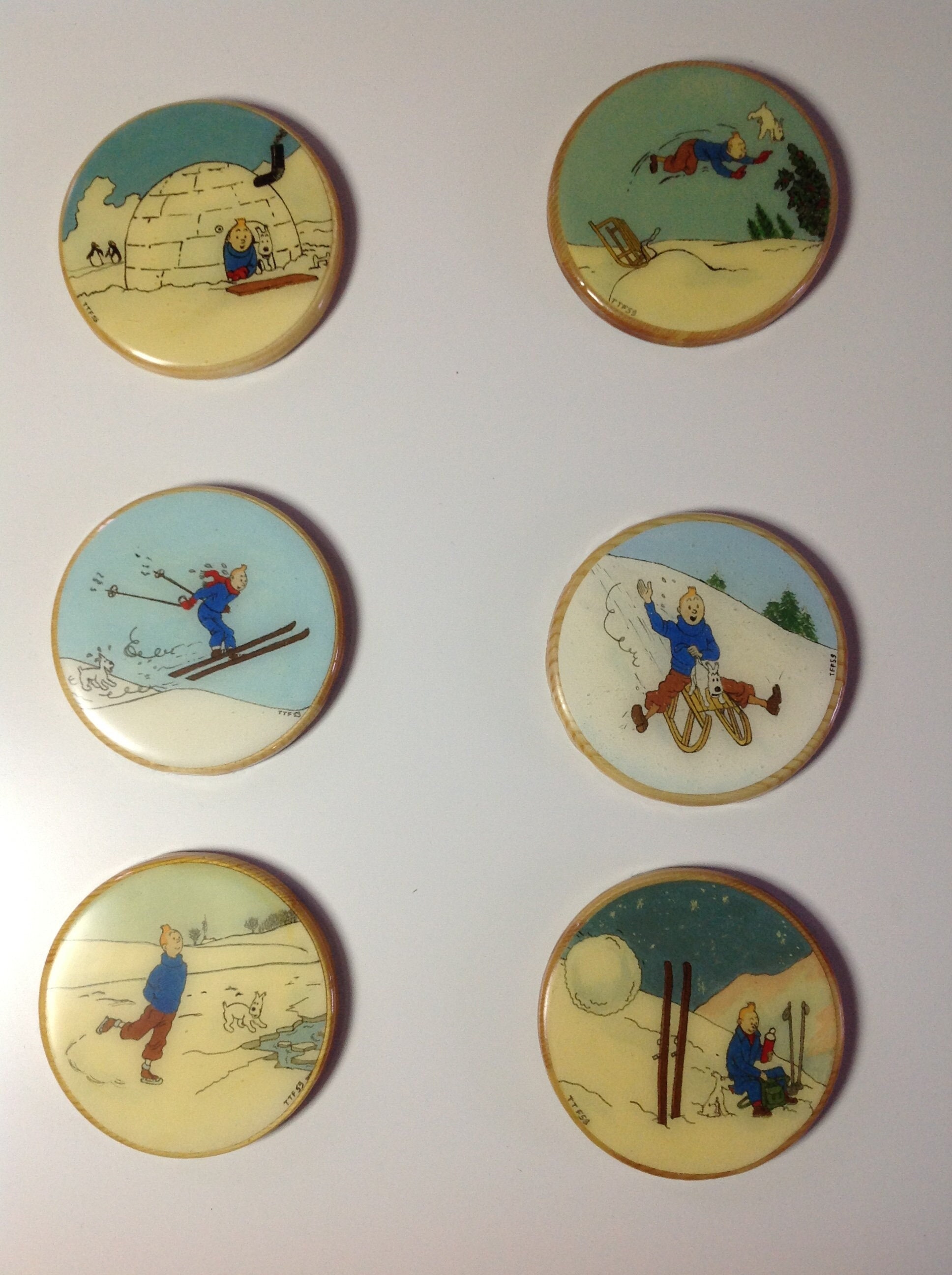 Tintin Lot de 6 Sous-Bocks, Sous-Verres en Bois et Résine Époxy, Scénes Tintin Au Sport d'hiver, Fai