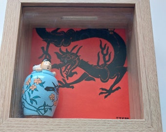 Tirelire vitrine 3D, Tintin le lotus bleu, potiche, statuette, plâtre, collection, cadeau, décoration, fait main, anniversaire, BD, milou