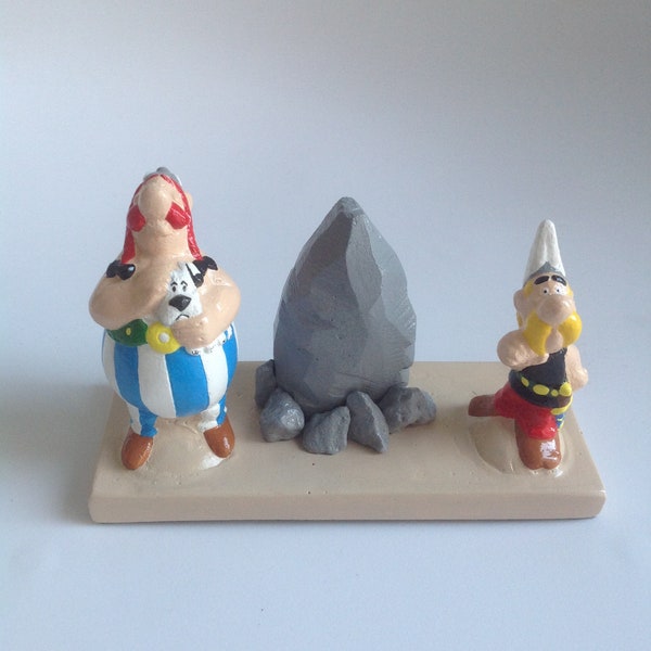 Astérix et Obélix sur socle, Idéfix, figurines, statuettes en plâtre, mini-scéne, collection, cadeau, anniversaire, réalisation à la main.