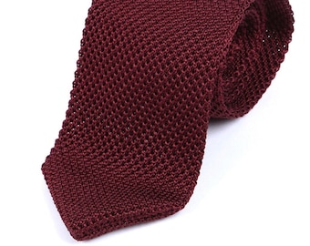 Cravate - Sergé rouge foncé, motif cachemire en vert et doré