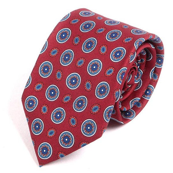medallion tie
