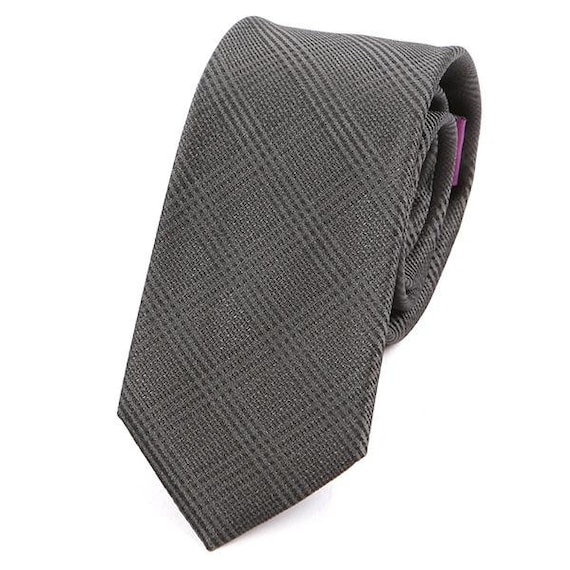 grey skinny tie