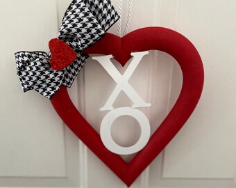 Minimalist Valentine’s Wreath- XO Door Hanger- Red Heart Wreath