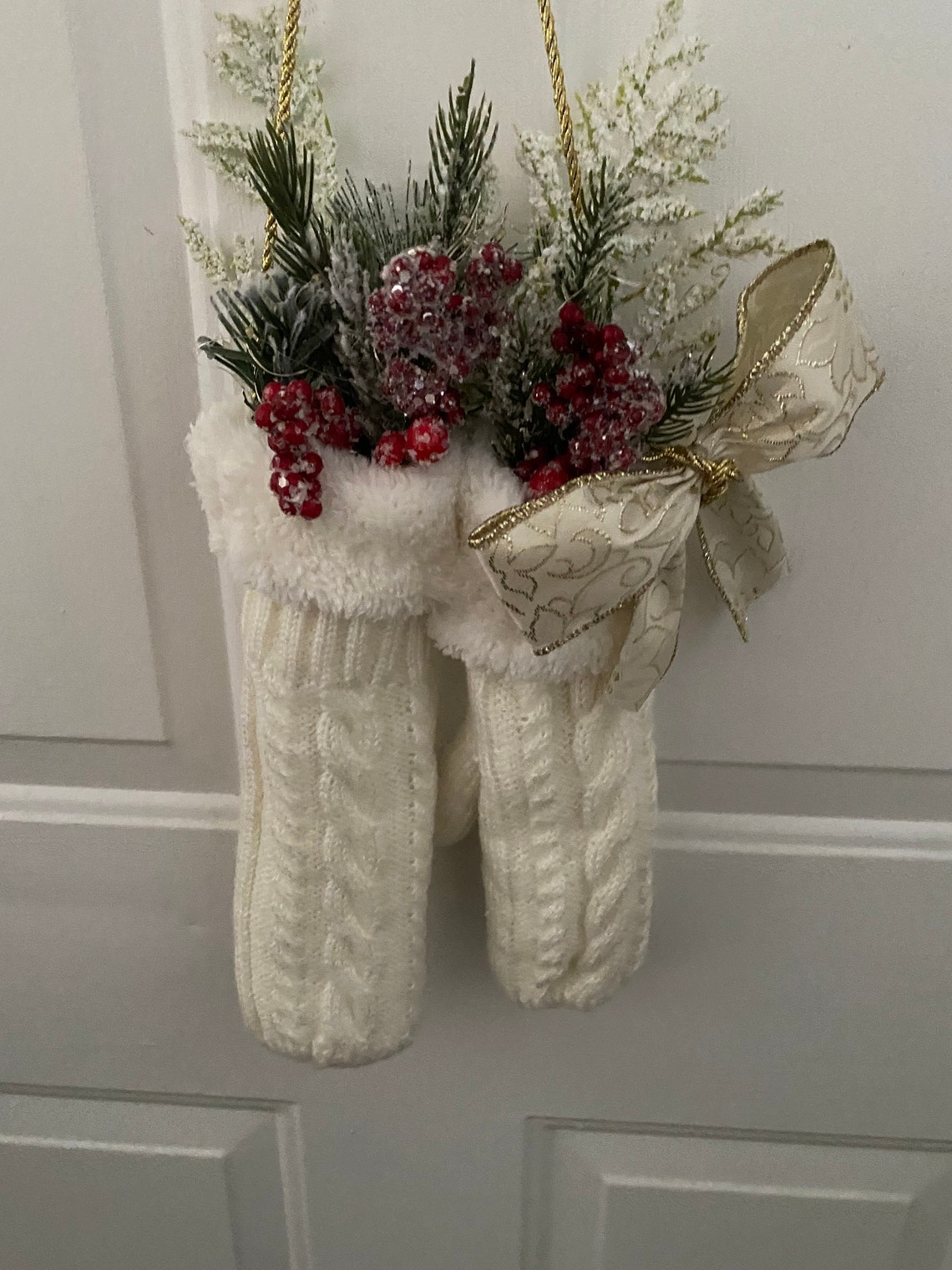 Lighted Hanging Mittens door Hangerled Lightswinter Door Etsy