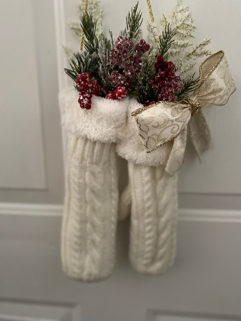 Lighted Hanging Mittens door Hangerled Lightswinter Door Etsy