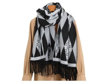 NEUES Herbst Winter Design. Wir stellen den Inbegriff winterlicher Eleganz vor: unser CC-Design Fine Winter Scarf. Ideales saisonales Geschenk für sie.