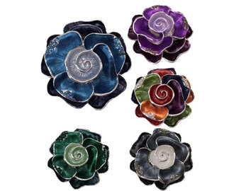 Broche magnétique dans le magnifique design « Fleurs avec cristaux » - 5 couleurs au choix | Féminine, pour les mariages ou pour toute occasion !