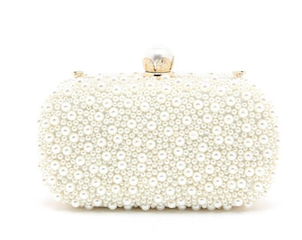 Beautiful Evening/Wedding Pearl Bridal bag. Will allow you to carry with a long strap or just hold in your hand.