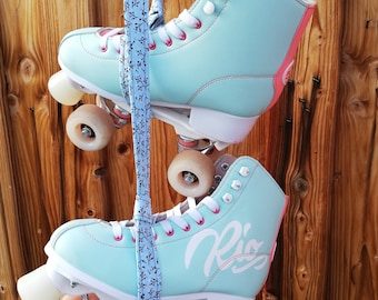 Roller Skate Tragegurt Rollschuhe rosa und hellblaue Blümchen