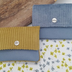 Geldbörse Cord mit Blümchen personalisierbar Hellblau Curry