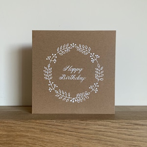 Carte d'anniversaire faite main, dessinée à la main, carte manuscrite, conception de cercle de feuilles, carte kraft, art de la calligraphie, carte de voeux, insert blanc vierge