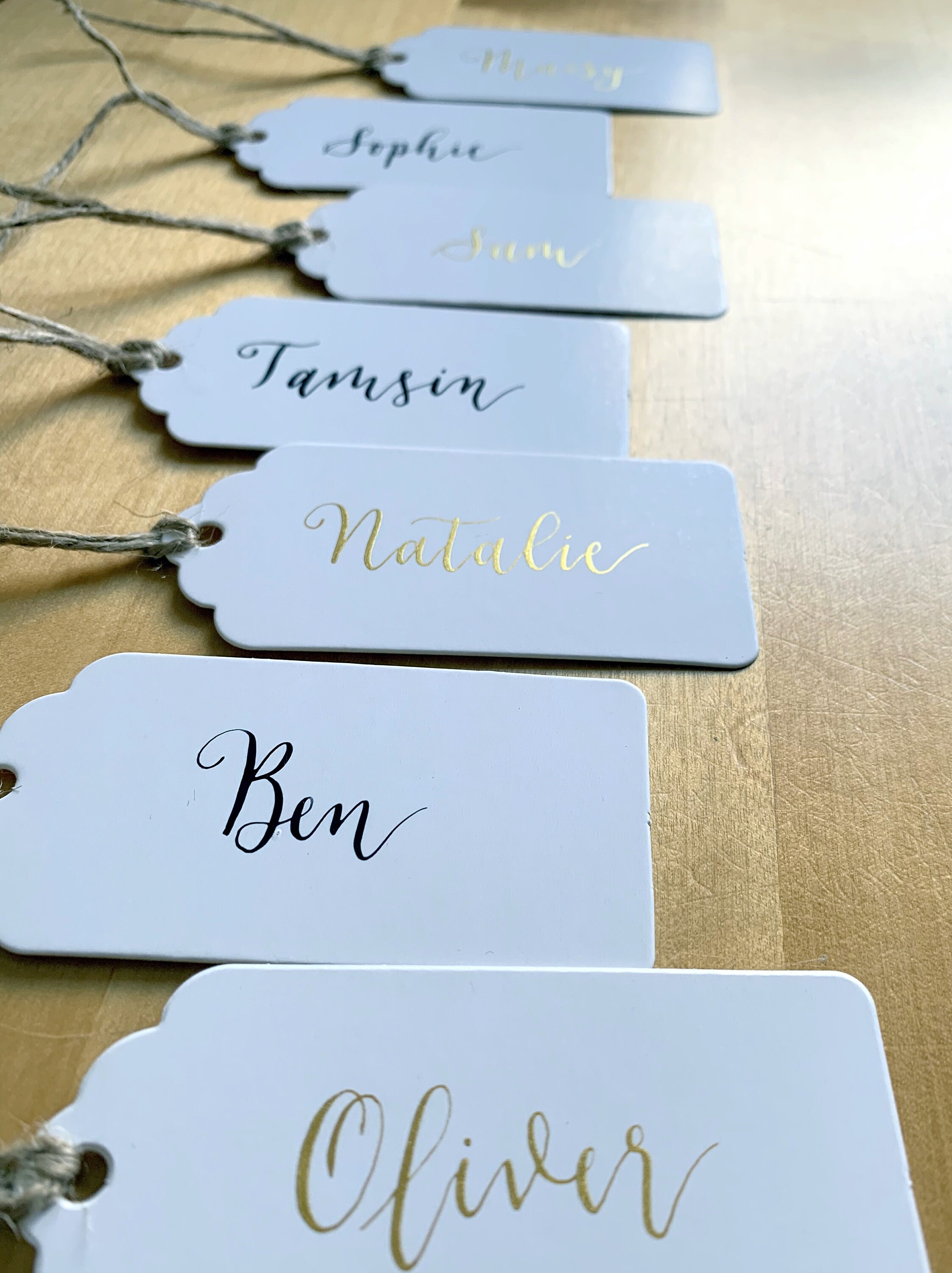 100 Etichette Personalizzate Per Bomboniere E Regali, Cartellini In Carta Chartreuse, Misura 5,7x2 Cm, Stampa Digitale, Da Personalizzare Con Tuo Testo
