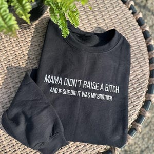Maman n&#39;a pas levé son sweat-shirt brodé