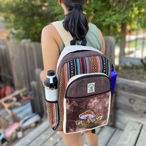 Sac à dos marron Tie Dye, sac de couleur neutre, fait à la main au Népal, sac à dos Tie Dye Design, sac à dos de voyage, sac à dos de randonnée, sac à dos Nature