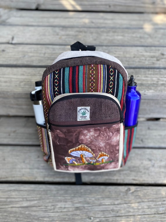 ブラウンのタイダイ バックパック、ニュートラルカラーのバッグ  