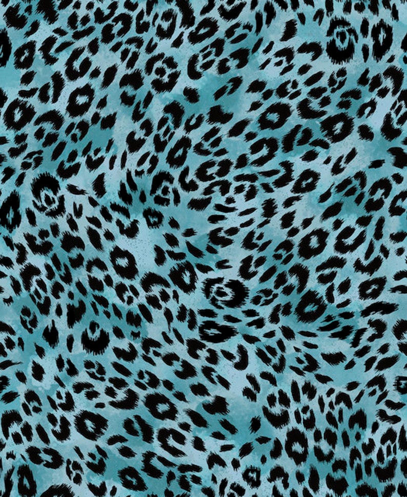 Tissu en coton imprimé léopard bleu et noir QT Fabrics et léopard beige et noir. Tissu doux de haute qualité pour tous vos besoins de couture. Blue and Black