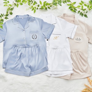 Bridal Pajamas, Personalized Pajamas, Satin Pajama Set, Bridesmaid Proposal Gifts, Wedding Party Pajamas, Personalized Gifts, Bridesmaid PJS
