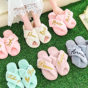 Pantoffels bruid, aangepaste pantoffels bruidsmeisje, cadeau bruiloft, pluizige pantoffels, cadeau bruid douche, vrijgezellenfeest-gepersonaliseerde pantoffels