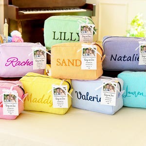 Personalized Makeup Bag, Seersucker Makeup Bag for Girl with Initials Name, Cosmetic Bag,Bridesmaid Gifts,Bridal Shower,Gift for Girlfriend