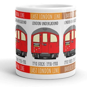 Puede incluir: Taza de cerámica blanca con un diseño de tren del metro de Londres rojo, blanco y negro. La taza tiene el texto "East London Line" y "London Underground".