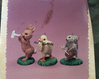 Adorno de recuerdo de conejo de Strike Up The Band de Hallmark