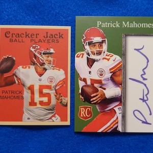 Lot of 2 Patrick Mahomes Kansas City Chiefs football trading cards