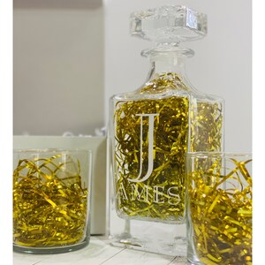 Maverton Classic Bourbon Whiskey Decanter 700ml - Personalizable Glass Carafe With Laser Engraving | Gift For Him Or Her