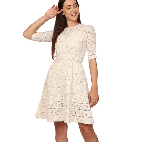 Robe de cocktail à œillets jusqu’aux genoux; robe en coton non teinte; vêtements d’été élégants