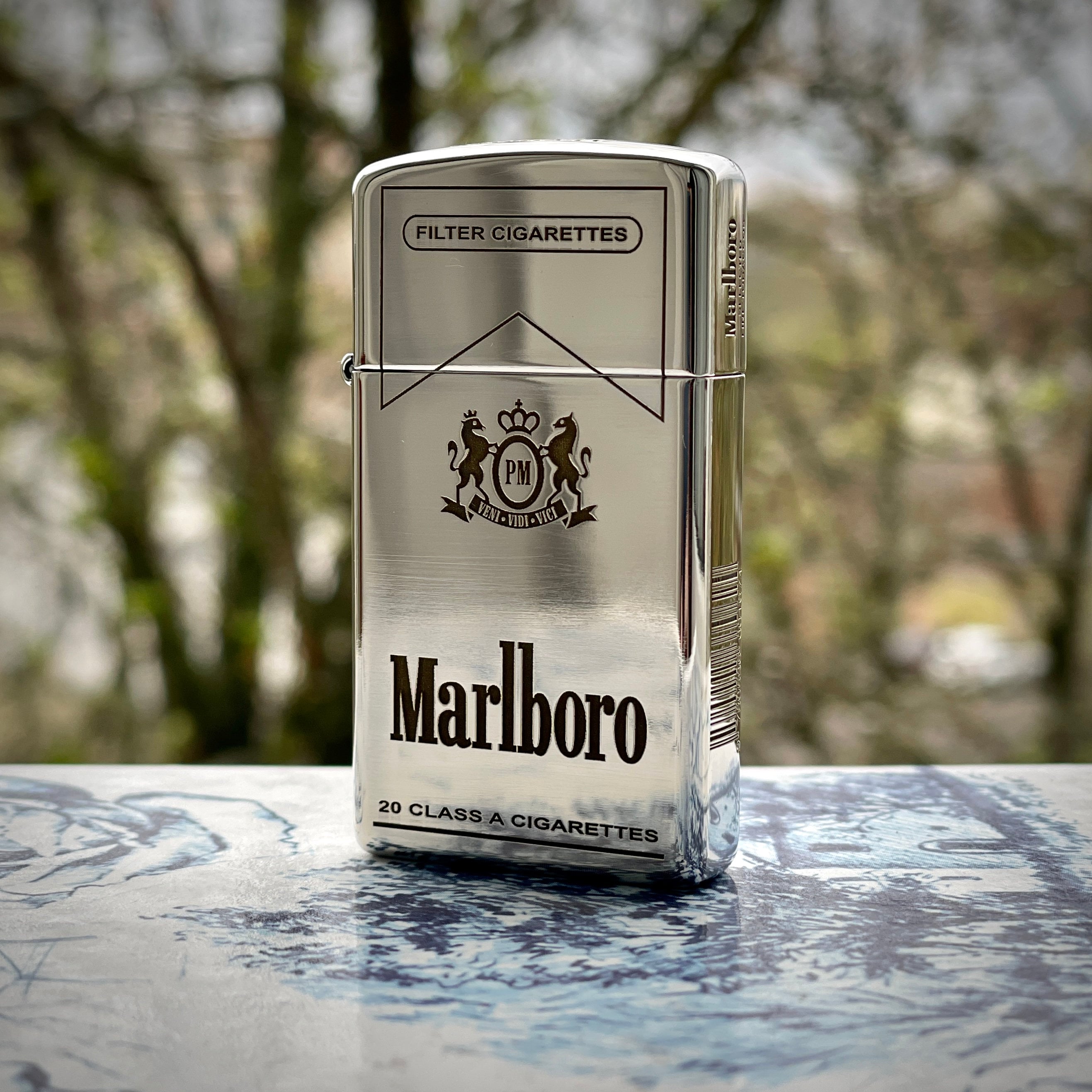 Зажигалка мальборо. Зажигалка Zippo Marlboro. Мальборо Лайт тонкие. Мальборо Винчестер. Мальборо родео коллекшн зажигалка.